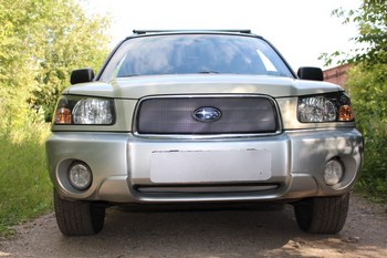 Защитная сетка радиатора ProtectGrille Premium верхняя для Subaru Forester (2004-2008 Хром) - ОбвесКарРу VIN: SUBFOR04.top.chrome. 