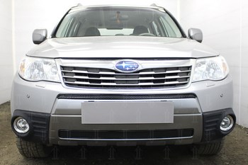 Защитная сетка радиатора ProtectGrille Premium центральная для Subaru Forester (2008-2011 Черная) - ОбвесКарРу VIN: SUBFOR08.PREMIUM.mid.blac. 