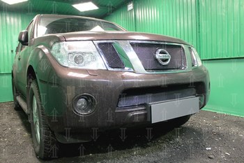 Защитная сетка радиатора ProtectGrille Premium нижняя для Nissan Pathfinder (2011-2014 Черная) - ОбвесКарРу VIN: NPAF11.PREMIUM.bot.black. 