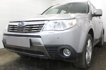 Защитная сетка радиатора ProtectGrille Premium нижняя для Subaru Forester (2008-2011 Черная) - ОбвесКарРу VIN: SUBFOR08.PREMIUM.bot.blac. 