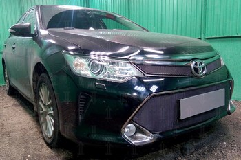 Защитная сетка радиатора ProtectGrille Premium нижняя для Toyota Camry (2015-н.в. Черная) - ОбвесКарРу VIN: TCAMXV55.PREMIUM.bot.blac. 