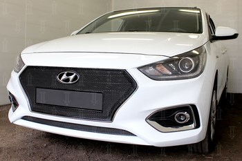 Защитная сетка радиатора ProtectGrille Premium верхняя для Hyundai Solaris (2017-н.в. Черная) - ОбвесКарРу VIN: HSOL17.PREMIUM.top.black. 