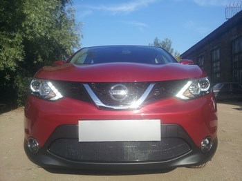 Защитная сетка радиатора ProtectGrille Premium для Nissan Qashqai без парктроников (2014-2015 Черная) - ОбвесКарРу VIN: NQAS14.Premium.black. 