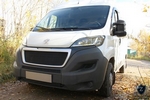 Защитная сетка радиатора ProtectGrille верхняя для Peugeot Boxer (2014-н.в. Черная)