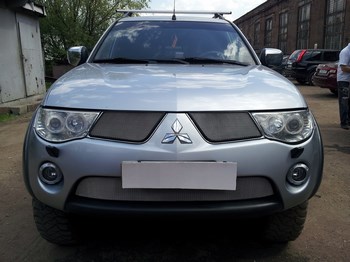 Защитная сетка радиатора ProtectGrille верхняя для Mitsubishi L200 (2006-2010 Хром) - ОбвесКарРу VIN: MTL200.06-10.top.chrome. 